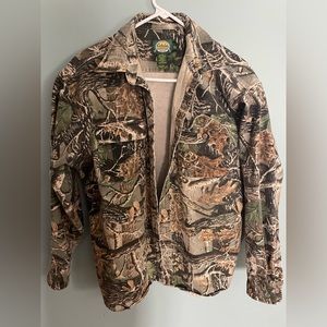 Camouflage Botton Down Jacket. Size Large. Cabelas Brand.
